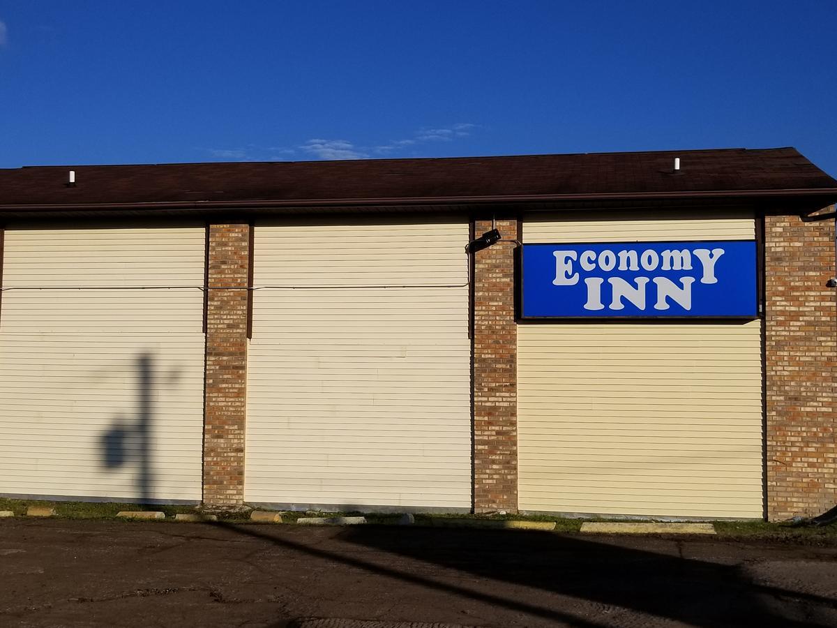 Economy Inn & Suites Cedar Lake Exterior photo